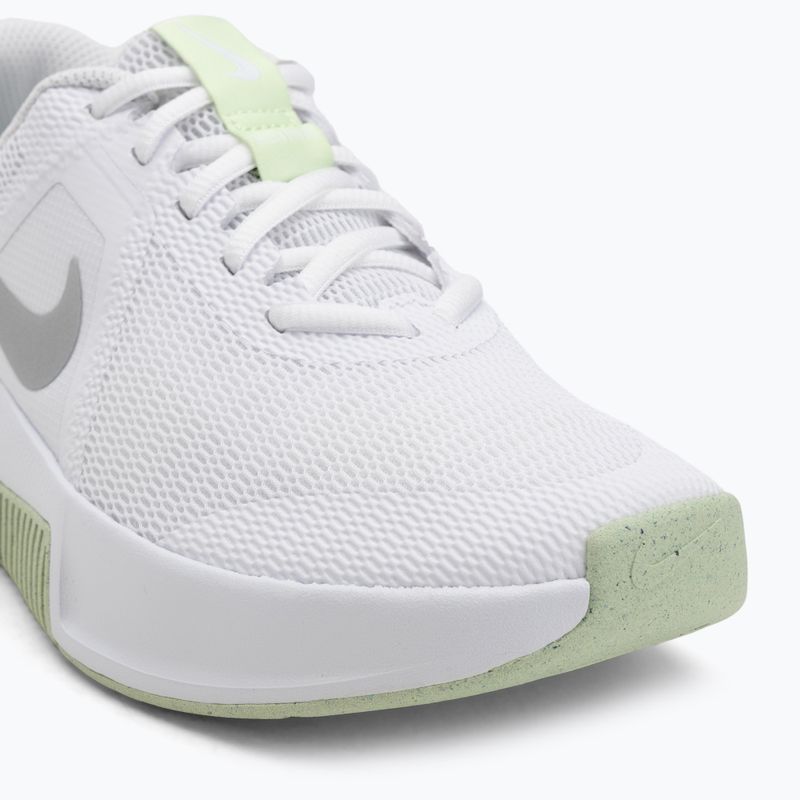 Damen Trainingsschuhe Nike MC Trainer 3 Weiß/Metallic Silber/Bleiche Volt 7