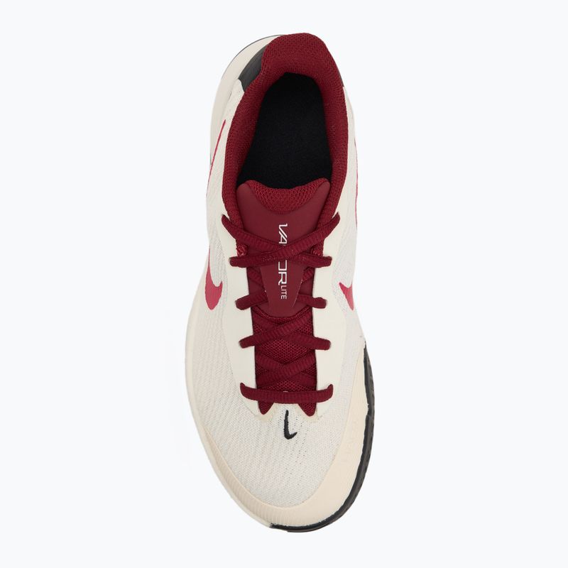 Damen Tennisschuhe Nike Vapor Lite 3 blass elfenbein / rush rosa / Segel / Team rot 5