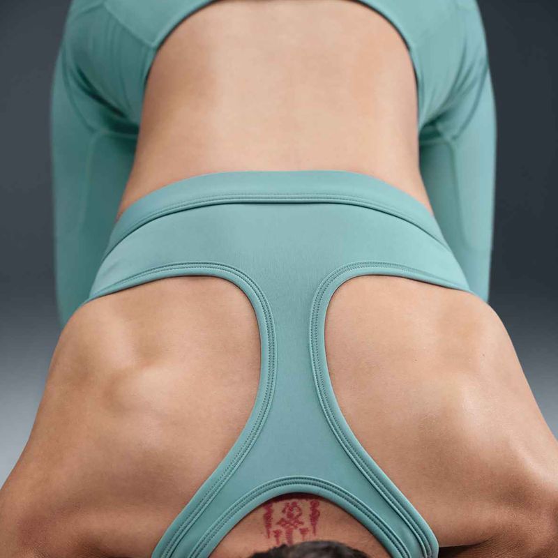 Nike Swoosh Light Support Trainings-BH Kanone/Weiß 11