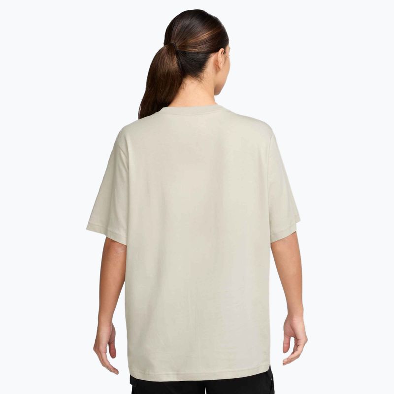 Nike Sportswear Essential leichtes Knochen-T-Shirt für Frauen 2