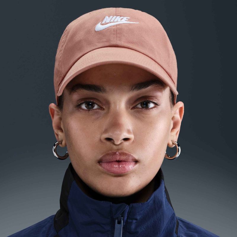 Nike Club Unstructured Futura Wash rose gold/weiß Baseballkappe 7