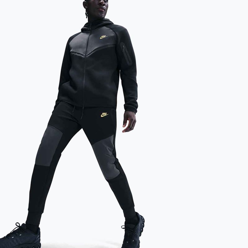 Herren-Jogginghose Nike Tech Joggers black/dark smoke grey/metallic gold 4