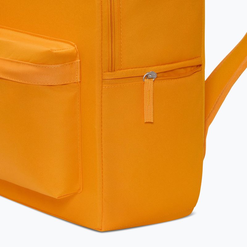 City-Rucksack Nike Heritage 25 l university gold/university gold/white 6
