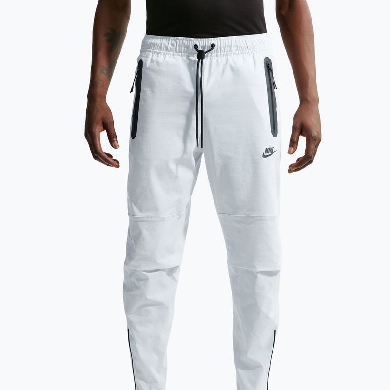 Herrenhose Nike Tech Woven off white/black 5