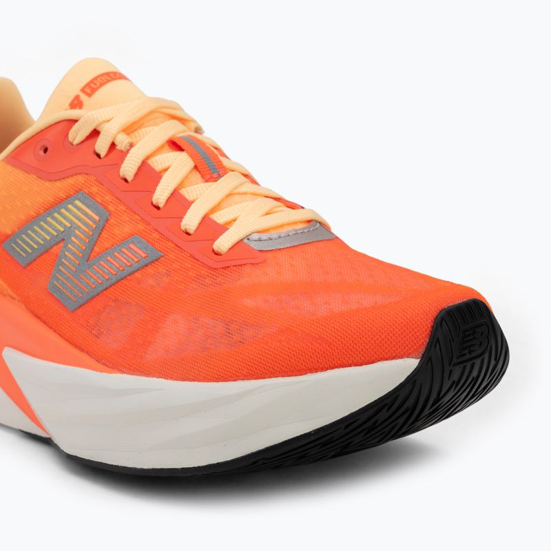 Damen-Laufschuhe New Balance FuelCell Rebel V5 tangerine heat/silver metallic 7