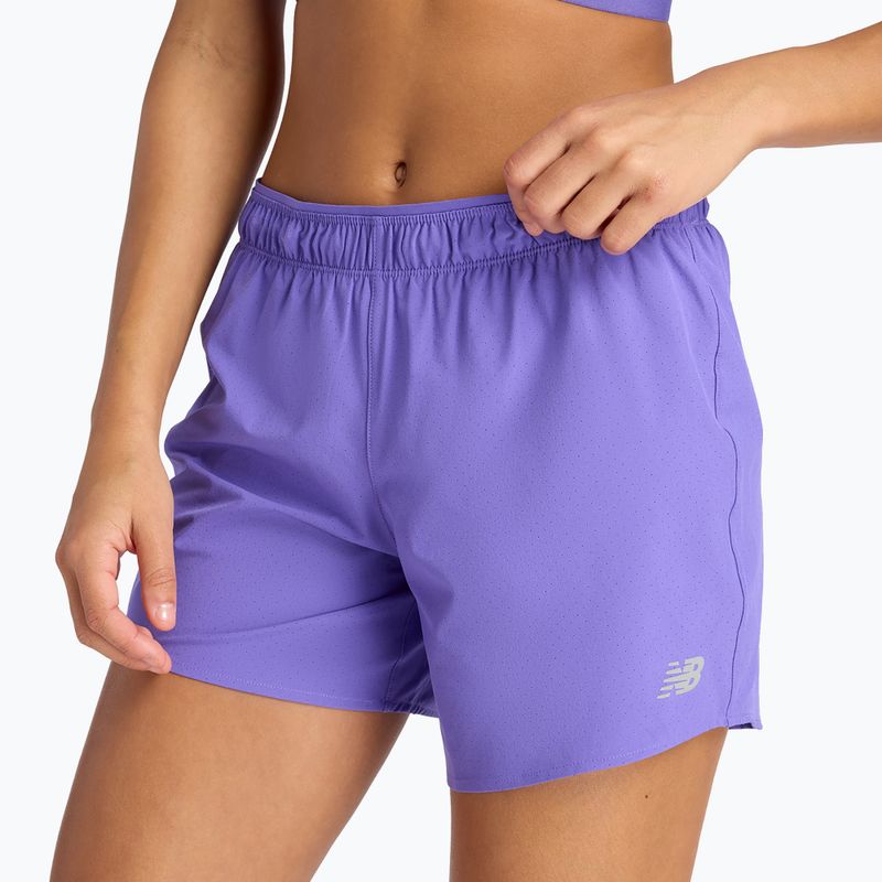 Laufshorts Damen New Balance Schuhe RC 5" electric purple 6