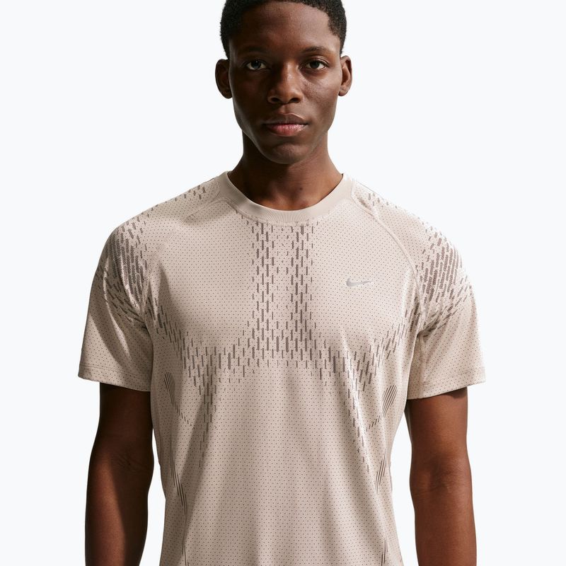 Herren-Laufshirt Nike Stride Dri-Fit ADV light cream/mink brown 2