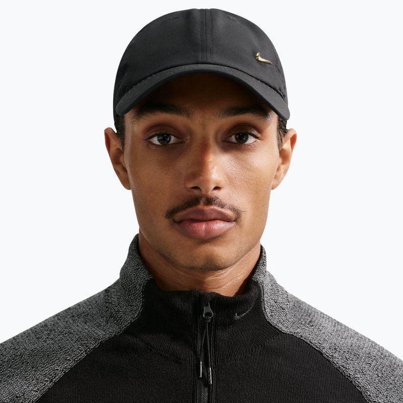 Basecap Nike Dri-Fit Club Unstructured Metal Swoosh 2026 black/metallic gold 4