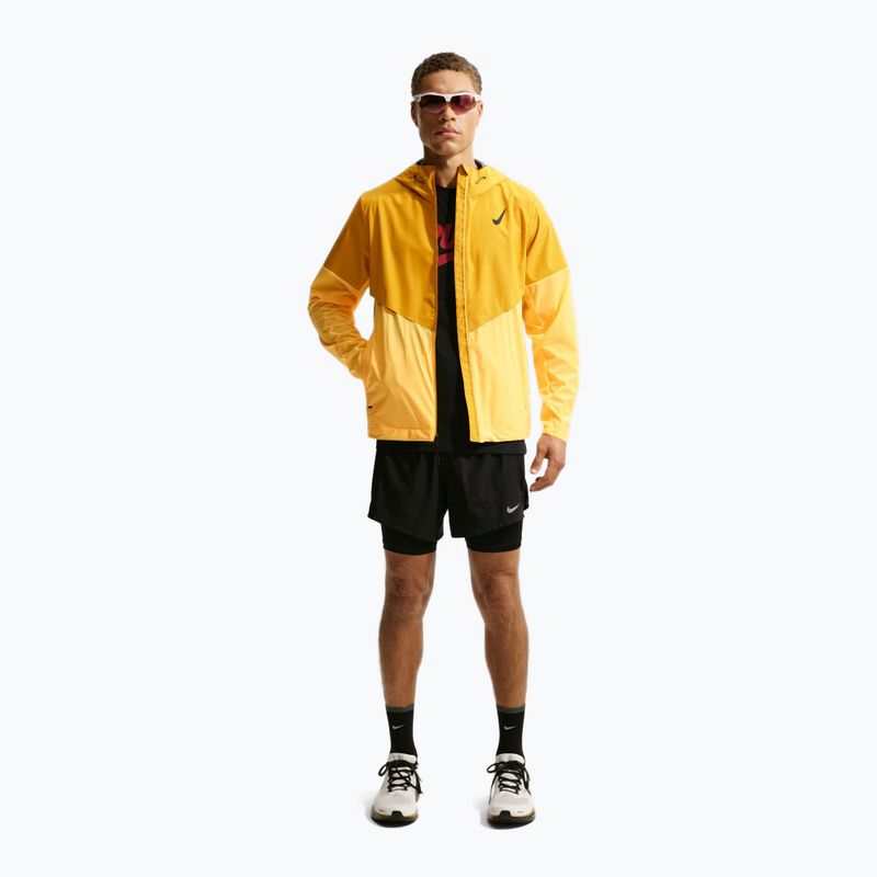 Herren-Laufjacke Nike AeroSwift Storm-Fit Aerogami university gold/citron pulse/black 2