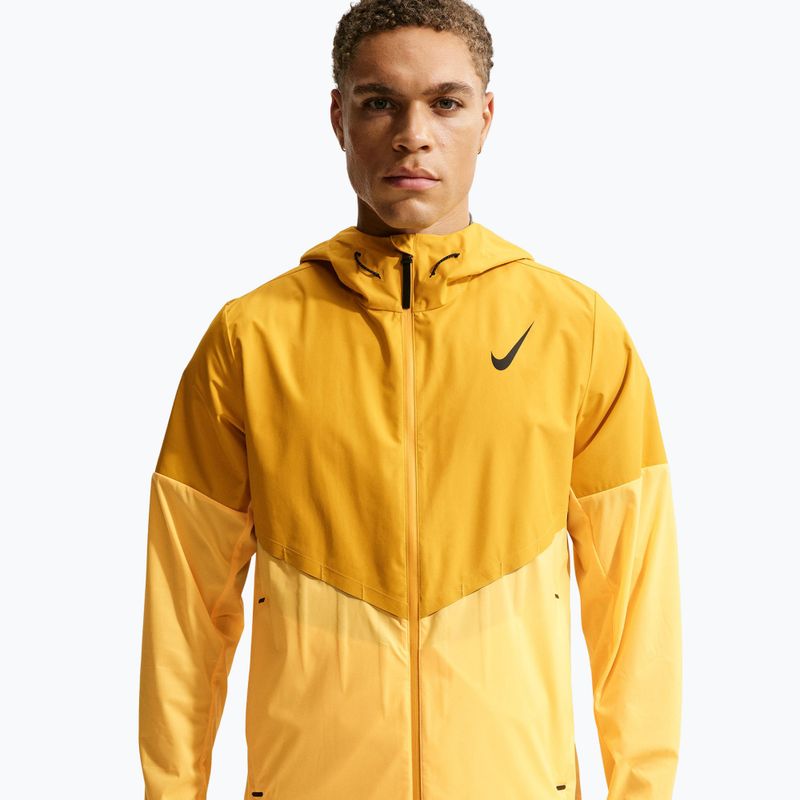 Herren-Laufjacke Nike AeroSwift Storm-Fit Aerogami university gold/citron pulse/black 4