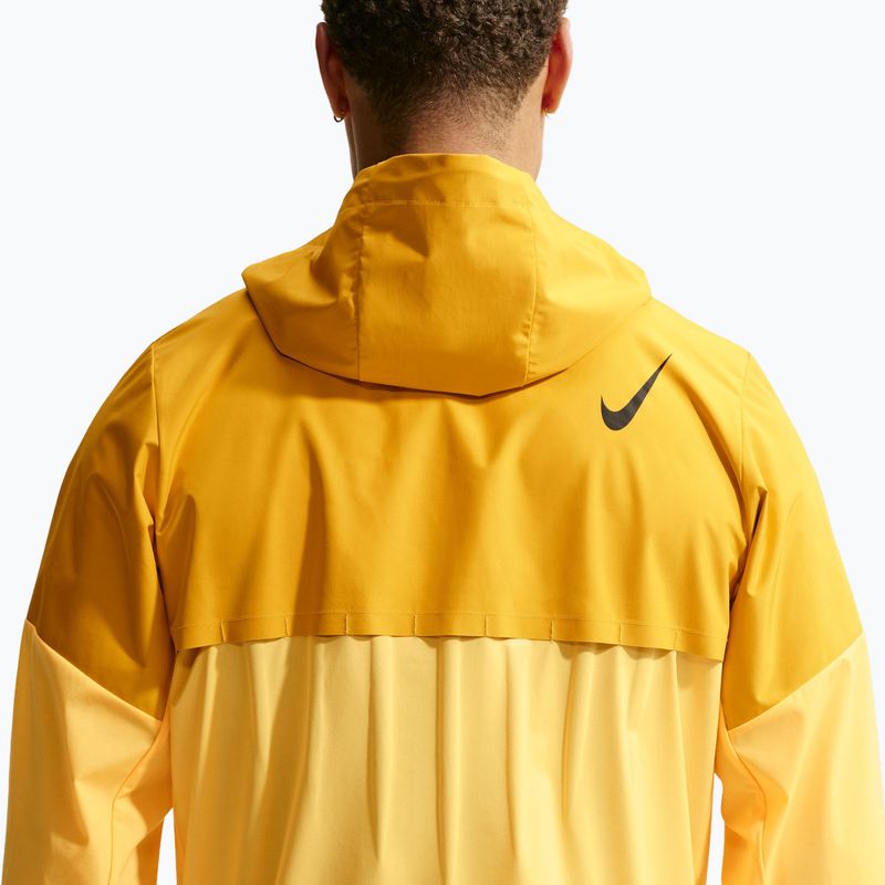Herren-Laufjacke Nike AeroSwift Storm-Fit Aerogami university gold/citron pulse/black 5