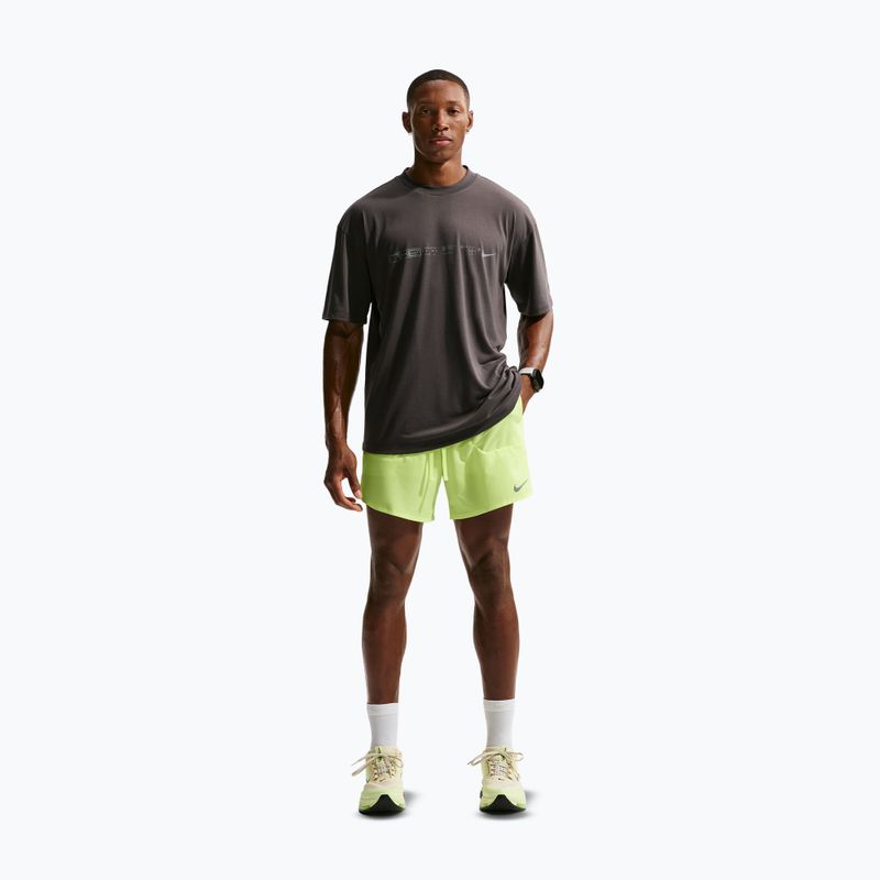 Herren-Laufshorts Nike Stride Dri-Fit 2in1 7" volt ice 2