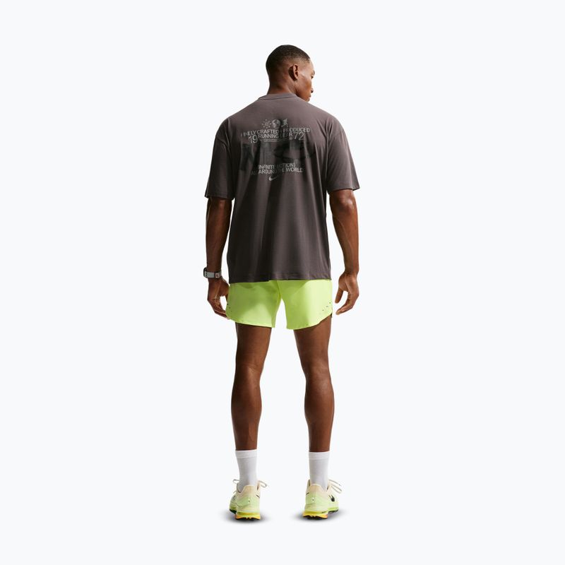 Herren-Laufshorts Nike Stride Dri-Fit 2in1 7" volt ice 3