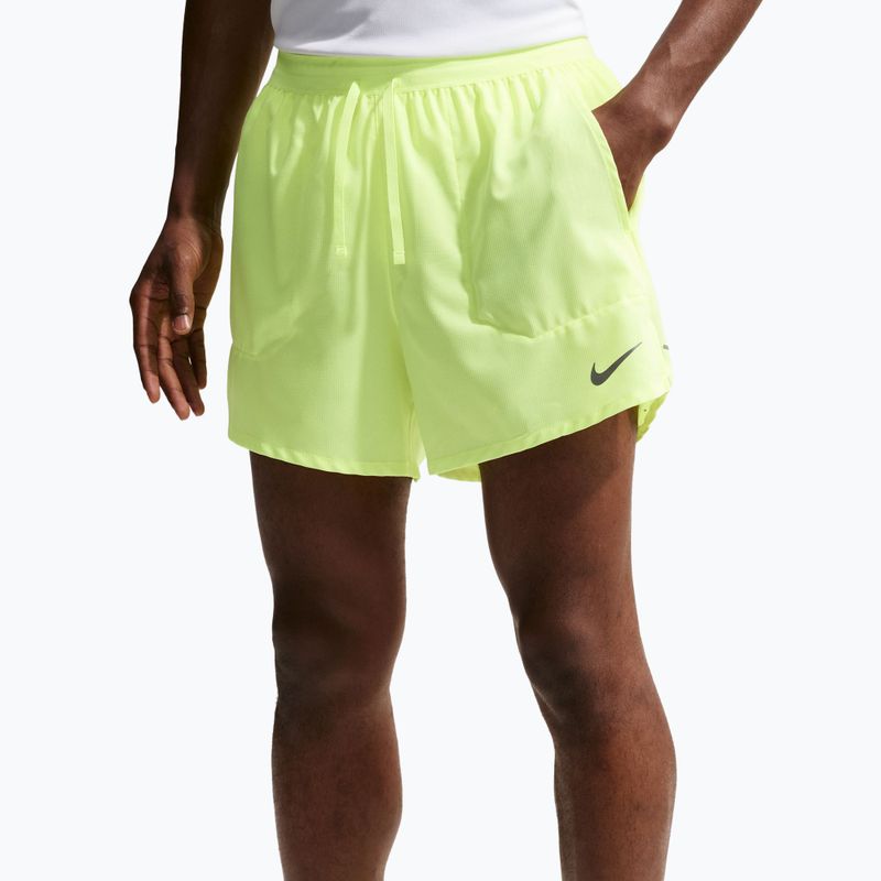 Herren-Shorts Nike Stride Dri-Fit mit Innenhose 5" volt ice 4