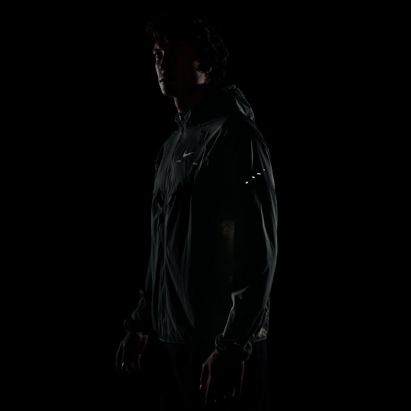 Laufjacke für Herren Nike Stride Repel UV black spruce 9