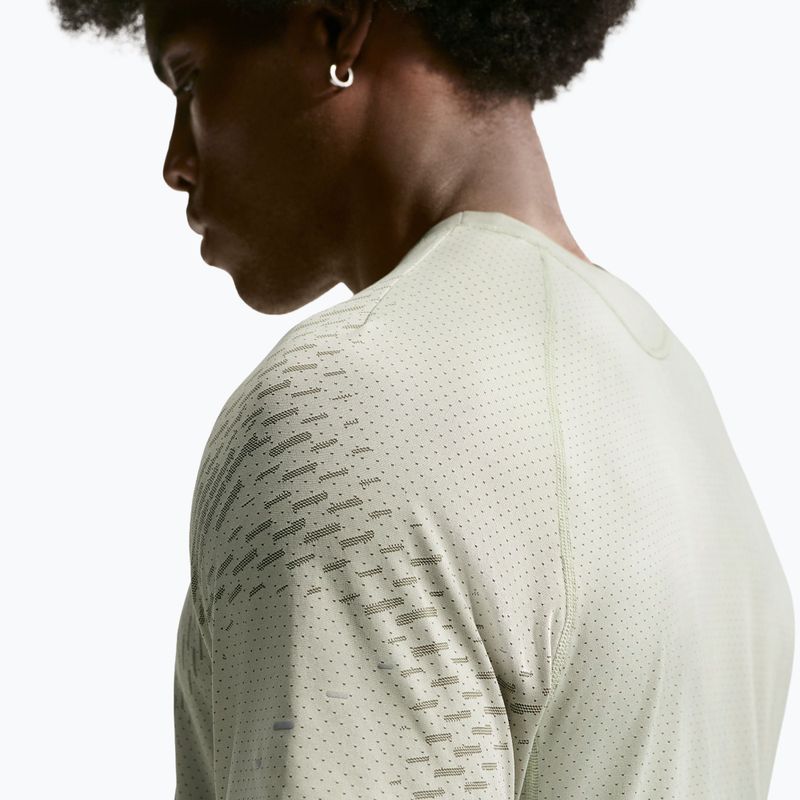 Herren-Laufshirt Nike Stride Dri-Fit ADV spruce fog/light army 6