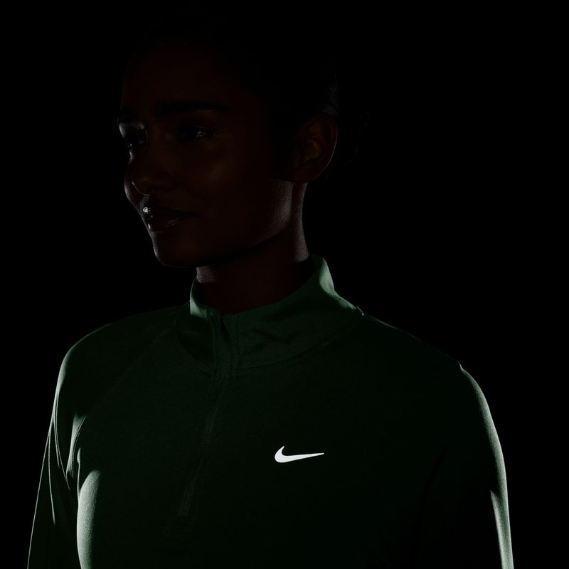 Damen-Laufshirt mit langen Ärmeln Nike Tempo Swoosh Run Dri-Fit 1/4-Zip illusion green/white 4
