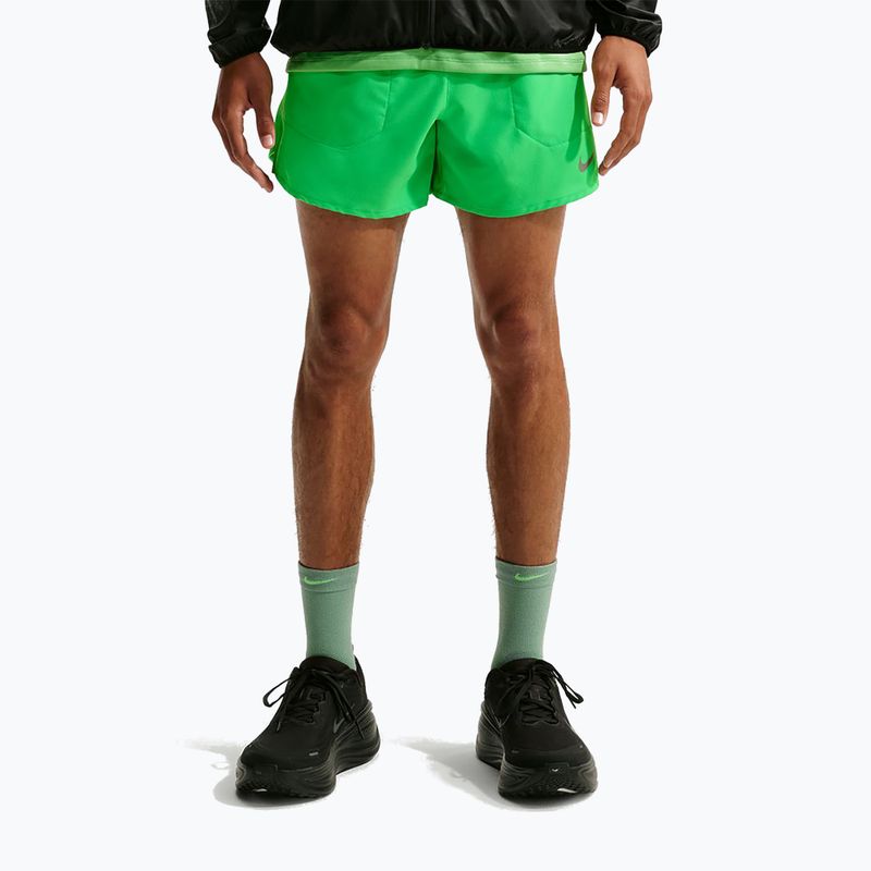 Herren-Shorts Nike Stride Dri-Fit mit Innenhose 5" green spark