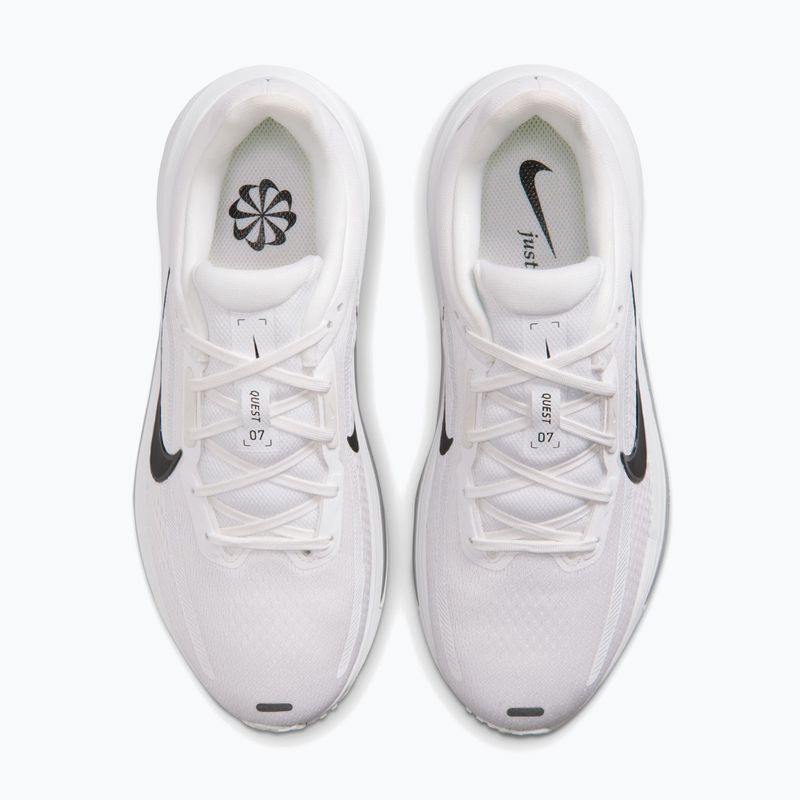Laufschuhe für Damen Nike Quest 7 summit white/white/metallic silver/black 5