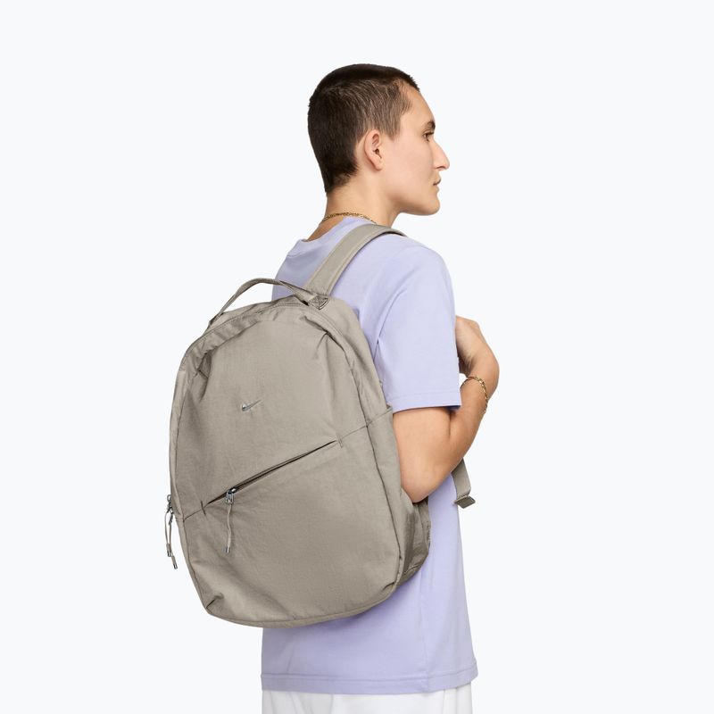 Cityrucksack Nike Aura 24 l cream ii/cream ii/metallic silver brl 7