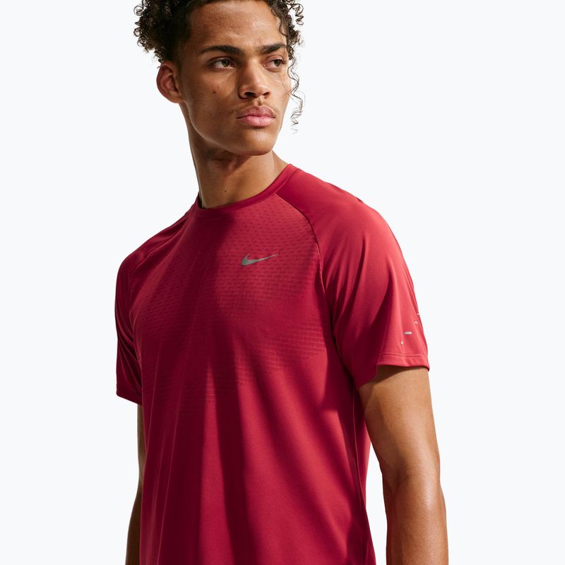 Herren-Laufshirt Nike Stride tough red 4