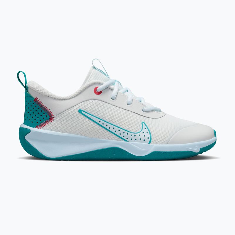 Nike Omni Multi-Court Schuhe in Off-White/Energy/Glacier Blue 8