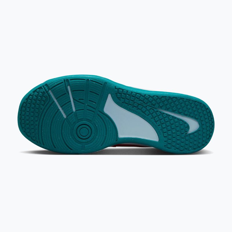 Nike Omni Multi-Court Schuhe in Off-White/Energy/Glacier Blue 10