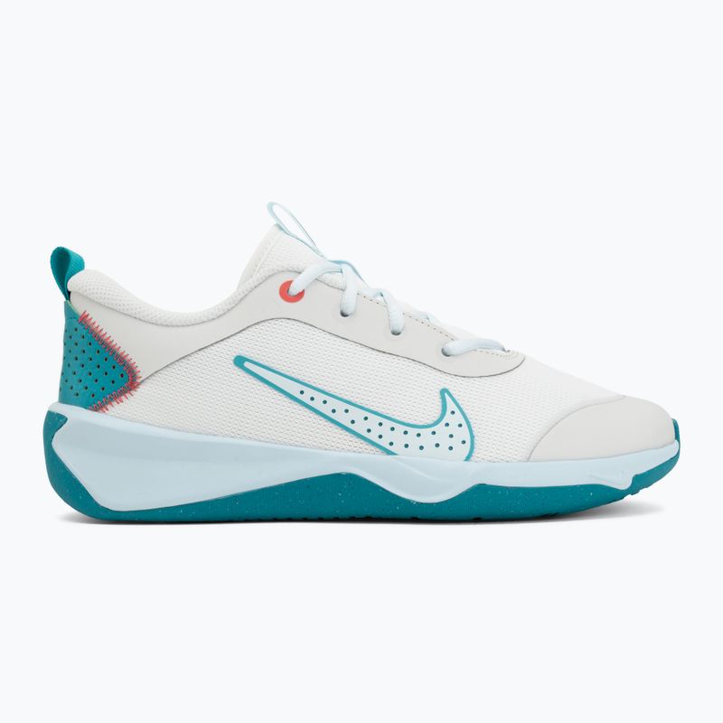 Nike Omni Multi-Court Schuhe in Off-White/Energy/Glacier Blue 2