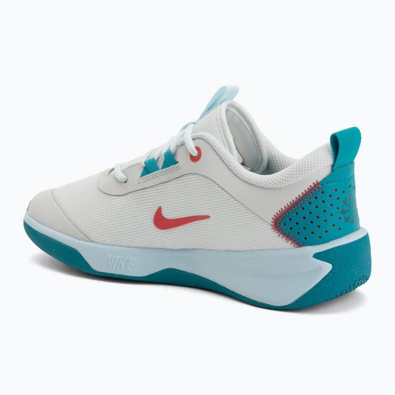 Nike Omni Multi-Court Schuhe in Off-White/Energy/Glacier Blue 3