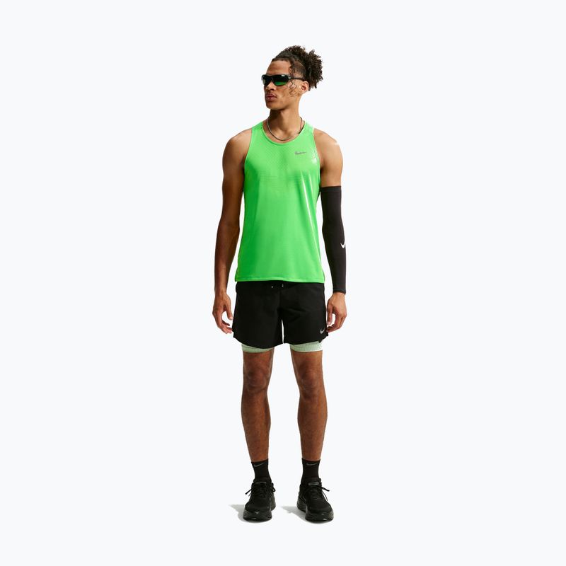 Herren-Laufshirt Nike Stride green spark 2