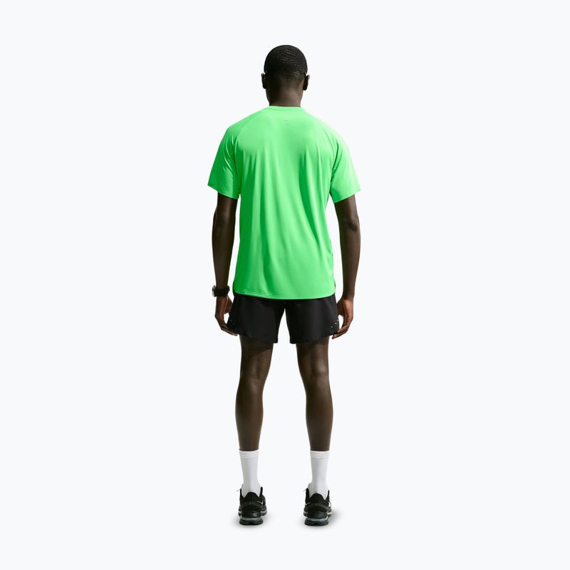 Herren-Laufshirt Nike Stride green spark 3