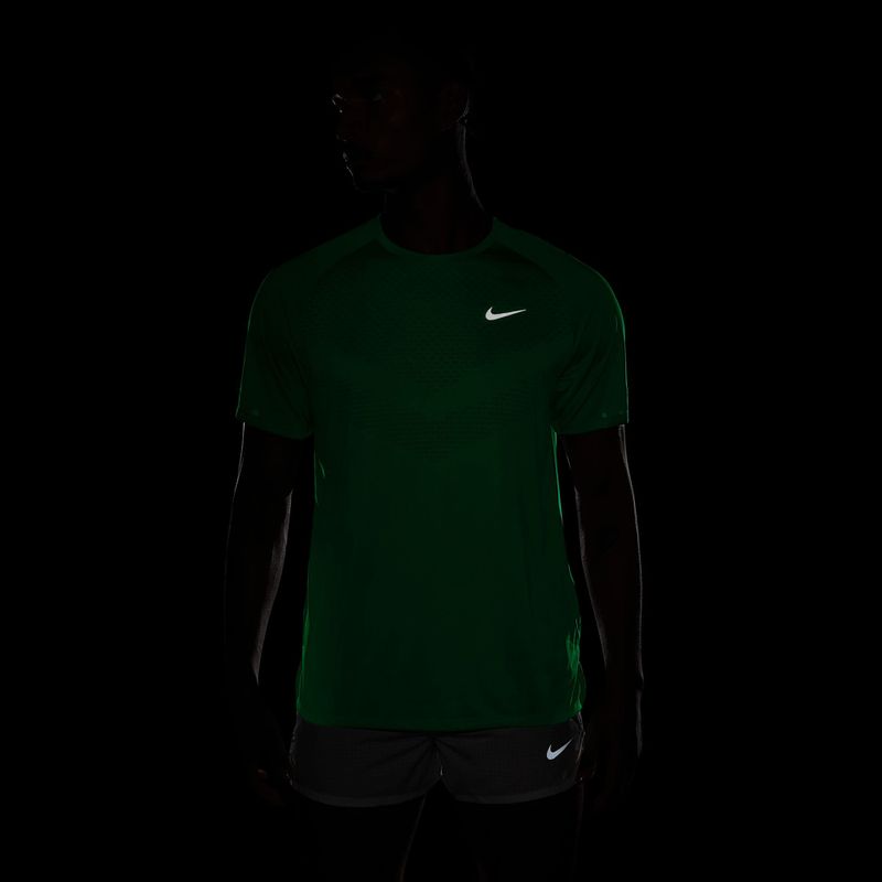 Herren-Laufshirt Nike Stride green spark 7