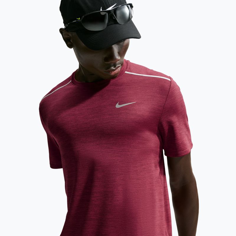 Herren-Laufshirt Nike Miler Dri-Fit UV tough red/mystic dates 5