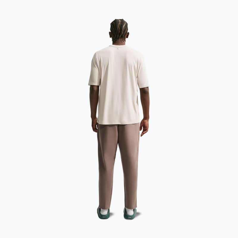 Trainings-T-Shirt Herren Nike 24.7 ImpossiblySoft Light light orewood brown/sail/lilght iron ore 2