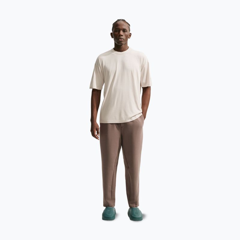 Trainings-T-Shirt Herren Nike 24.7 ImpossiblySoft Light light orewood brown/sail/lilght iron ore 8