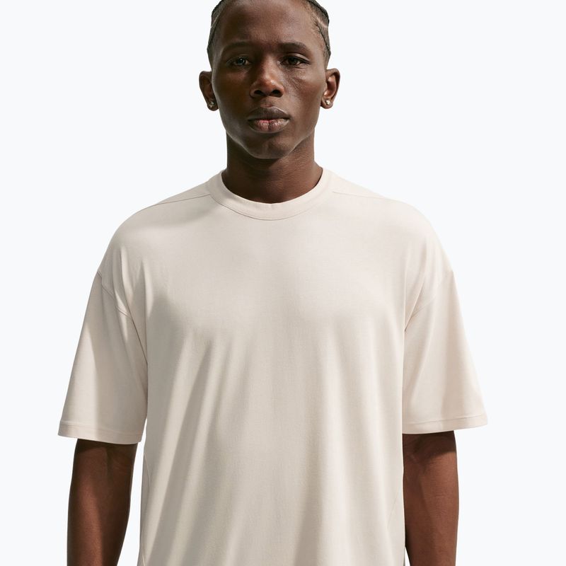 Trainings-T-Shirt Herren Nike 24.7 ImpossiblySoft Light light orewood brown/sail/lilght iron ore 3