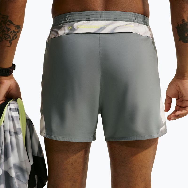 Herren-Laufshorts Nike Dri-Fit 4" smoke grey/black/light lemon twist 5