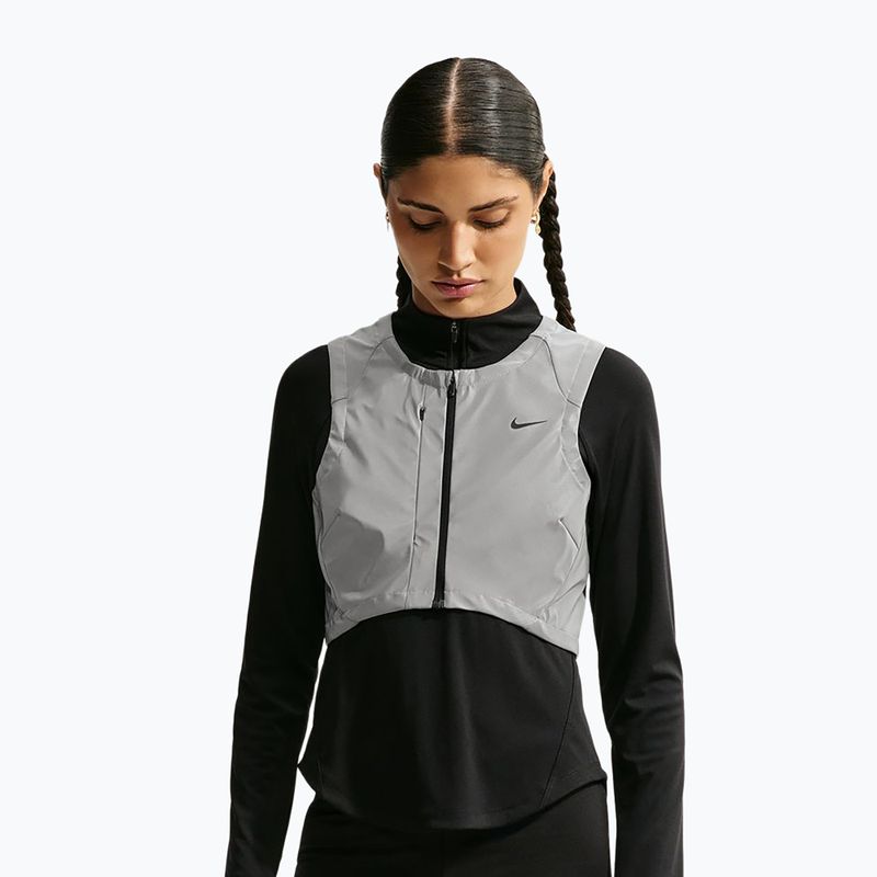 Damen Laufweste Nike Swift Flash metallic cool grey/black