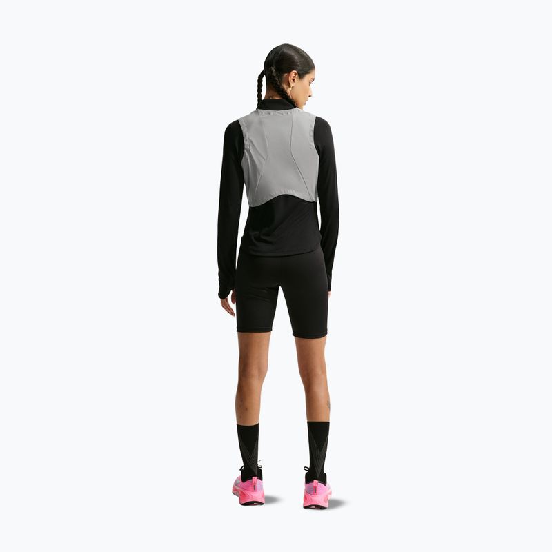 Damen Laufweste Nike Swift Flash metallic cool grey/black 3