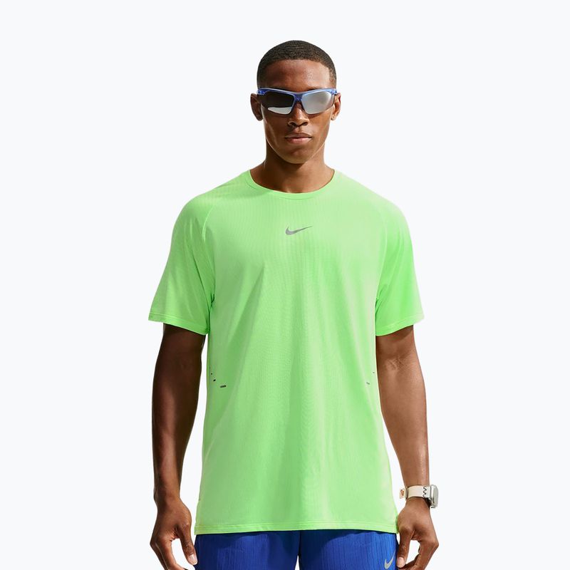 Herren-Laufshirt Nike Stride volt/light silver