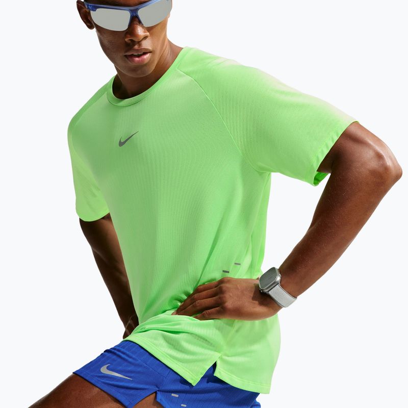 Herren-Laufshirt Nike Stride volt/light silver 5