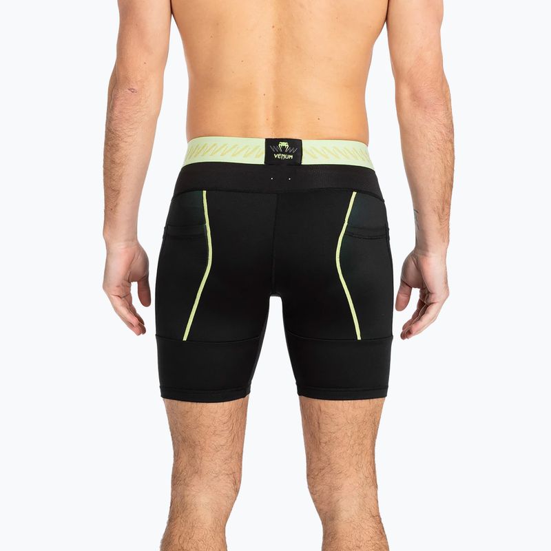 Herren Venum Fusion 2.0 Vale Tudo Shorts schwarz/gelb 4