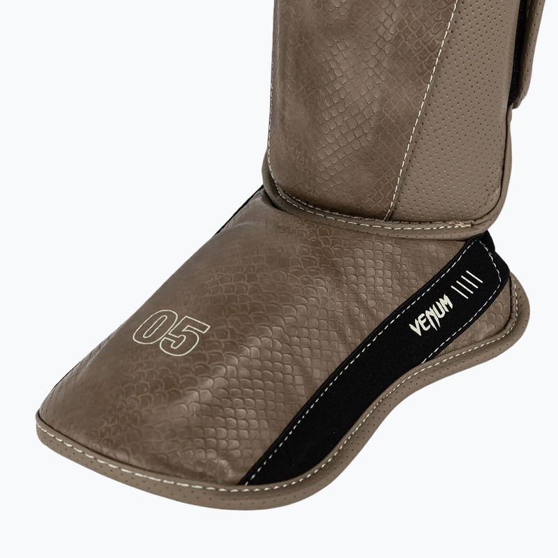 Schienbeinschoner und Fußschützer Venum Impact Evo Scales Shinguards brown 5