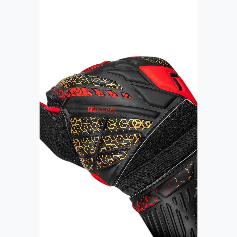 Torwarthandschuhe Reusch Attrakt Solid black/gold/fiery red 6
