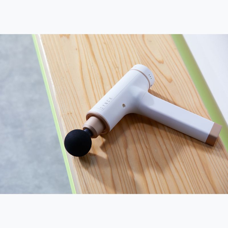 SYNCA Massagegerät Kitta Gun satin beige 4