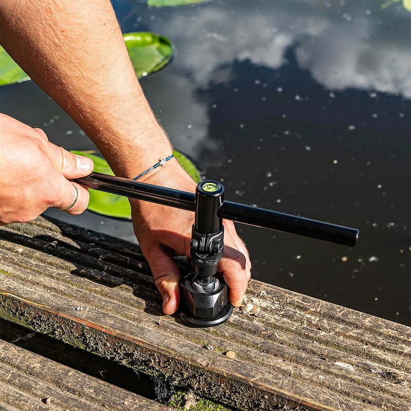 Avid Carp Lok Down Verstellbarer Bühnenständer 2