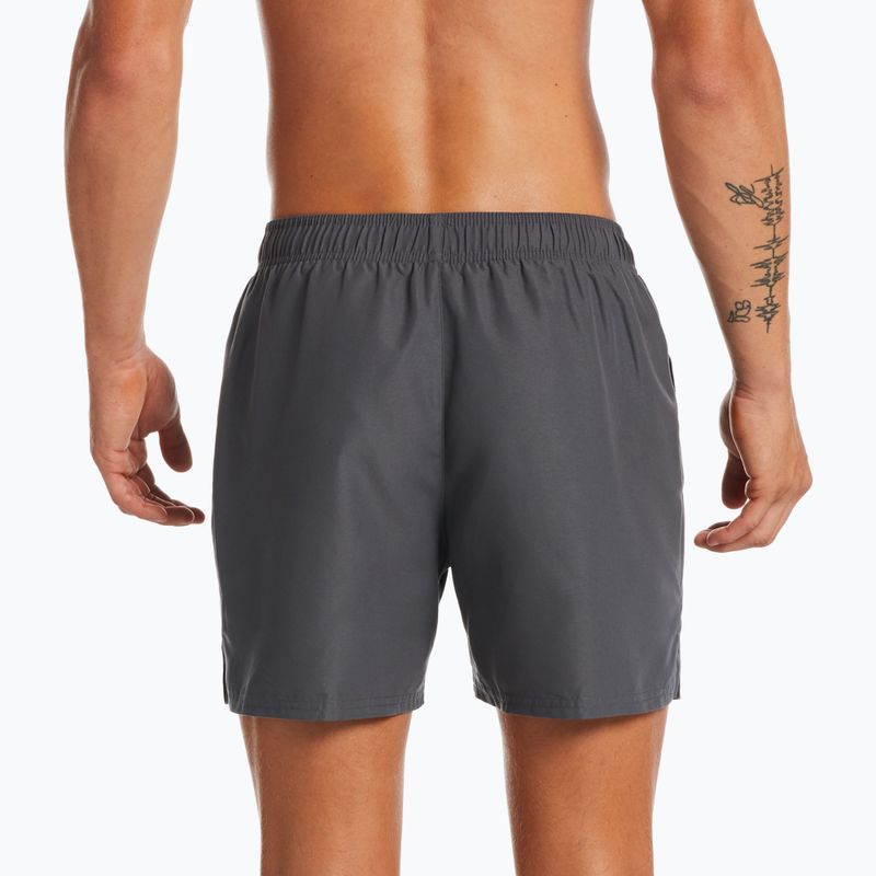 Herren Nike Essential 5" Volley Badeshorts grau NESSA560-018 2