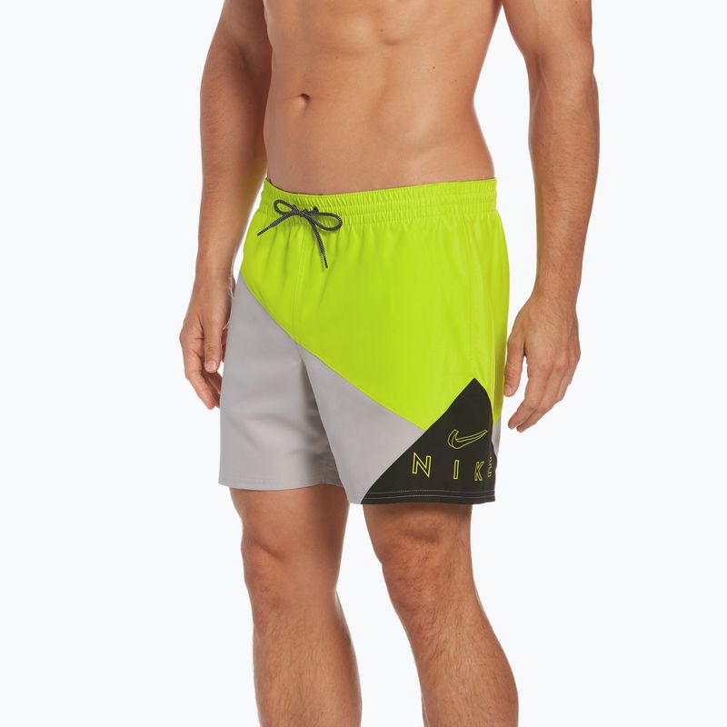 Herren Nike Logo 5" Volley Badeshorts grün NESSC470-001 2