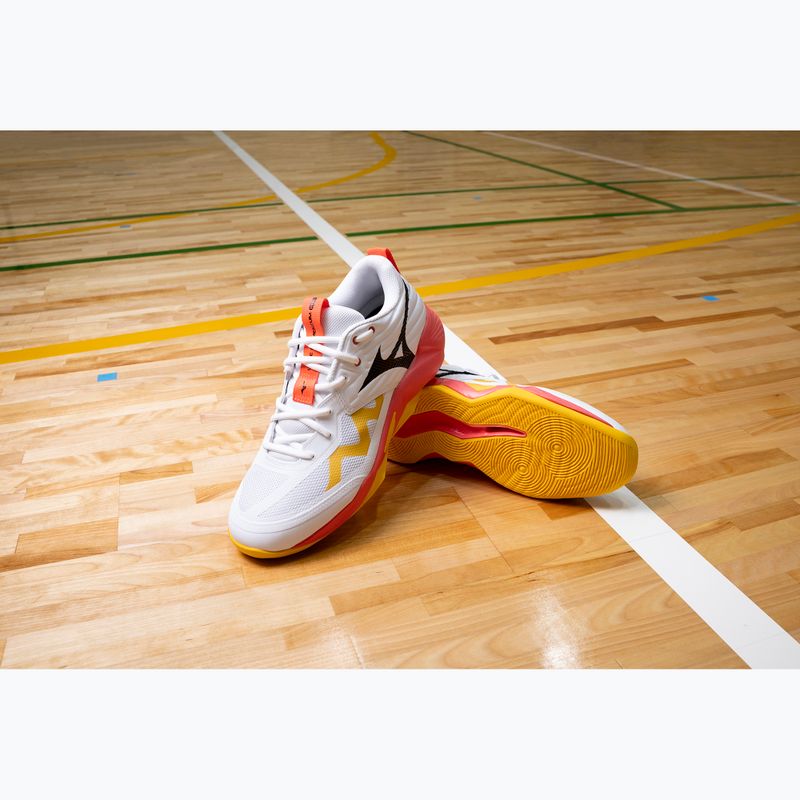 Mizuno Wave Momentum Pro Volleyballschuhe weiß/feurige Koralle 2/Zitrus 6