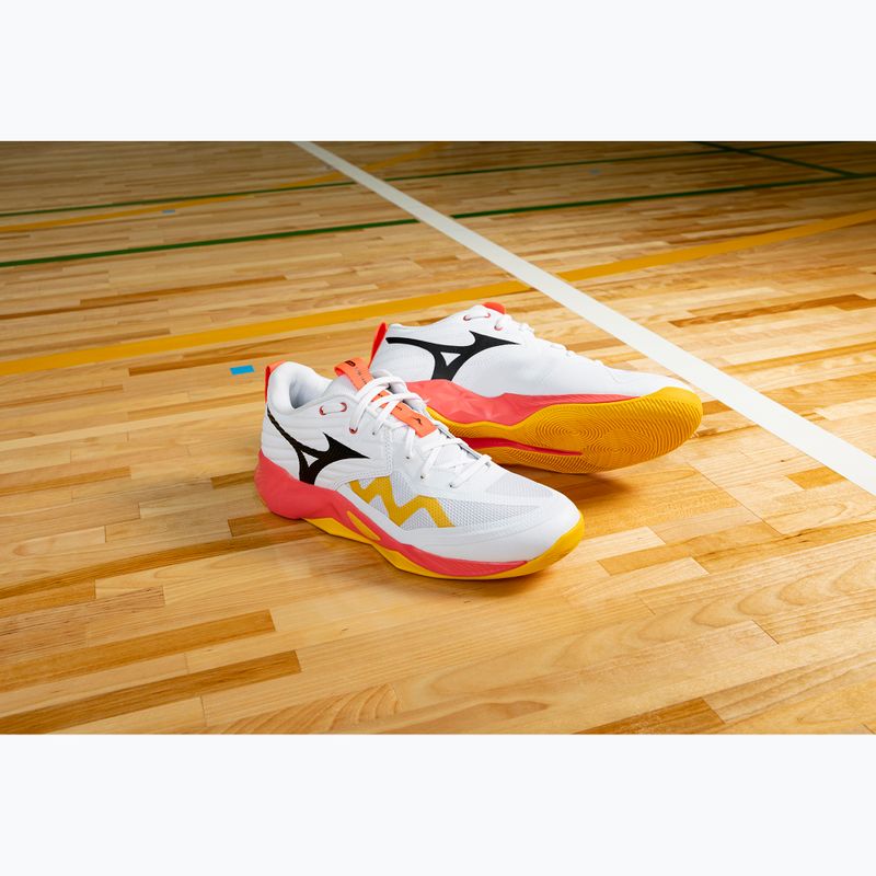 Mizuno Wave Momentum Pro Volleyballschuhe weiß/feurige Koralle 2/Zitrus 8